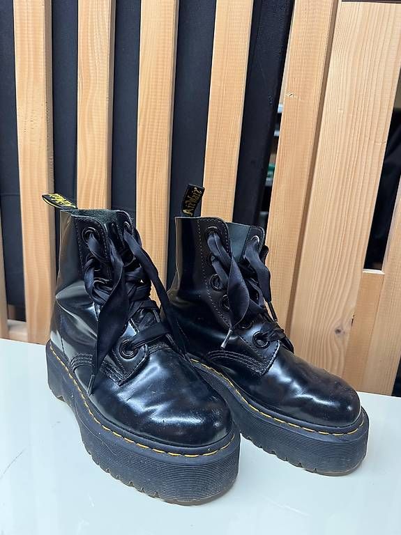 Scarpe da donna: Dr. martens Boots Damen – Usato da Rotkreuz venduto da LoriLori 2