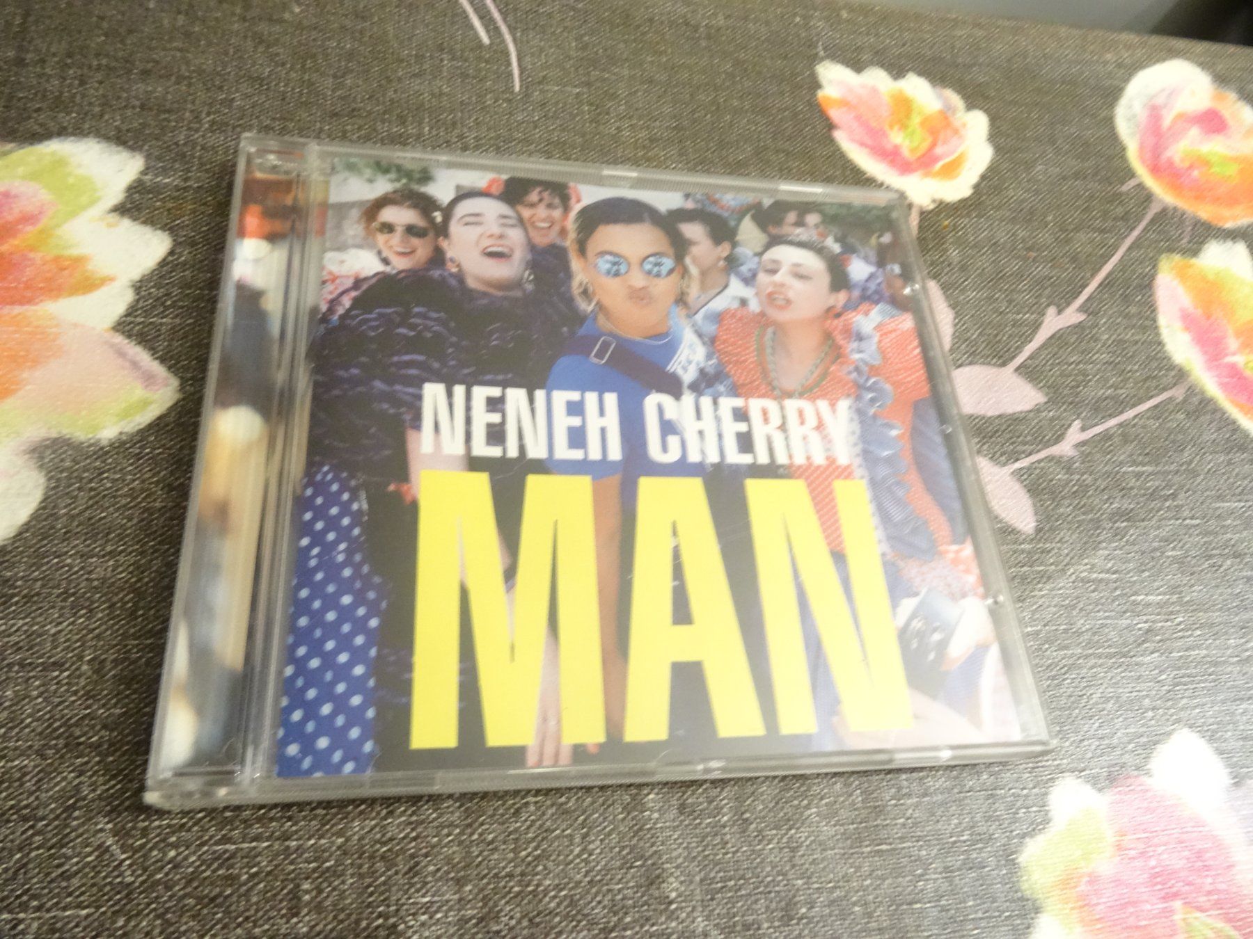 CD: Neneh Cherry - Man CD – Usato da Olten venduto da Disc-Ausverkauf
