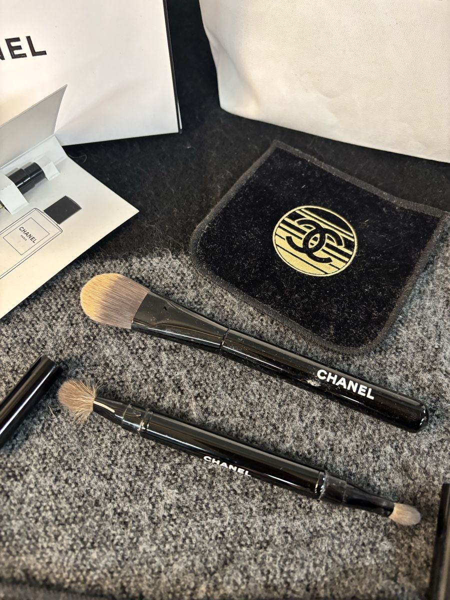 Chanel Altro per la cura del corpo: Chanel Set (Spiegel, Pinsel etc.) – Usato da St. Gallen venduto da heartbug 2
