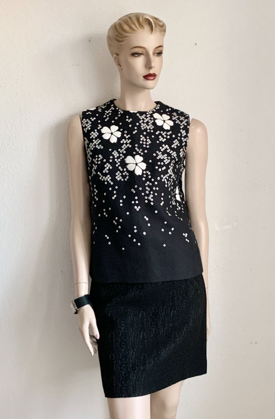 Dsquared2 Top: Schwarzes Top von DSQUARED2 mit weissen Blüten – Usato da Kloten venduto da Nephty 4