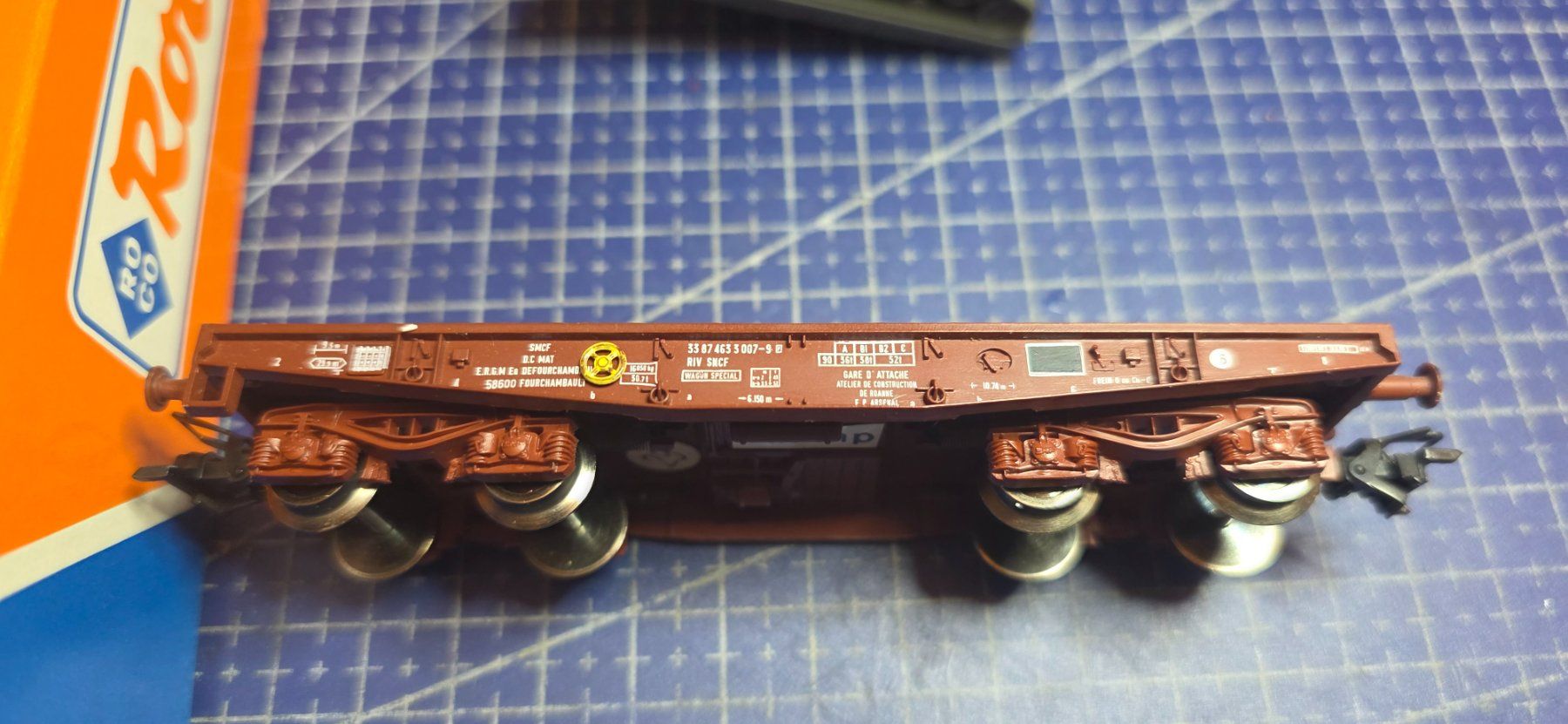 Roco Modellini di ferrovie: Roco Flachwagen mit panzer AC/DC – Usato da Hochfelden venduto da Danizh0 3