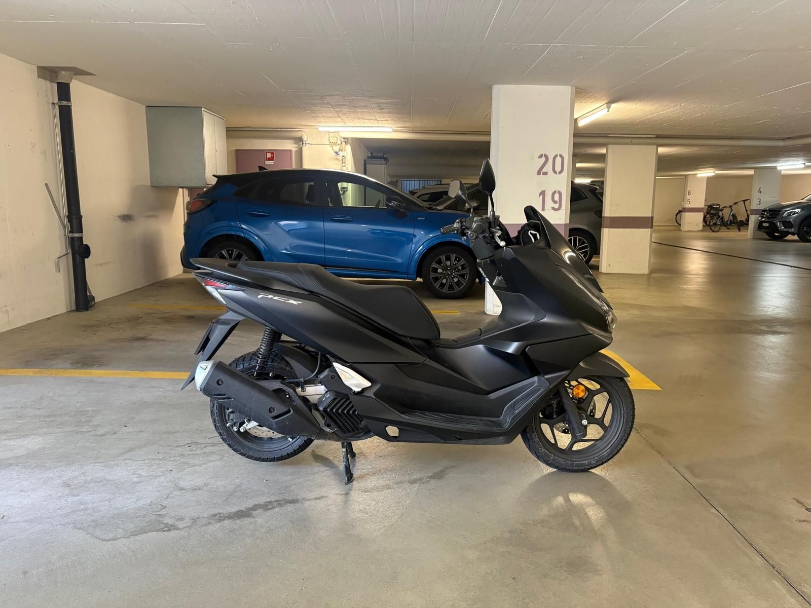 Honda Scooters: Honda PCX 125 – D'occasion à Baar par igo_tl9y 3