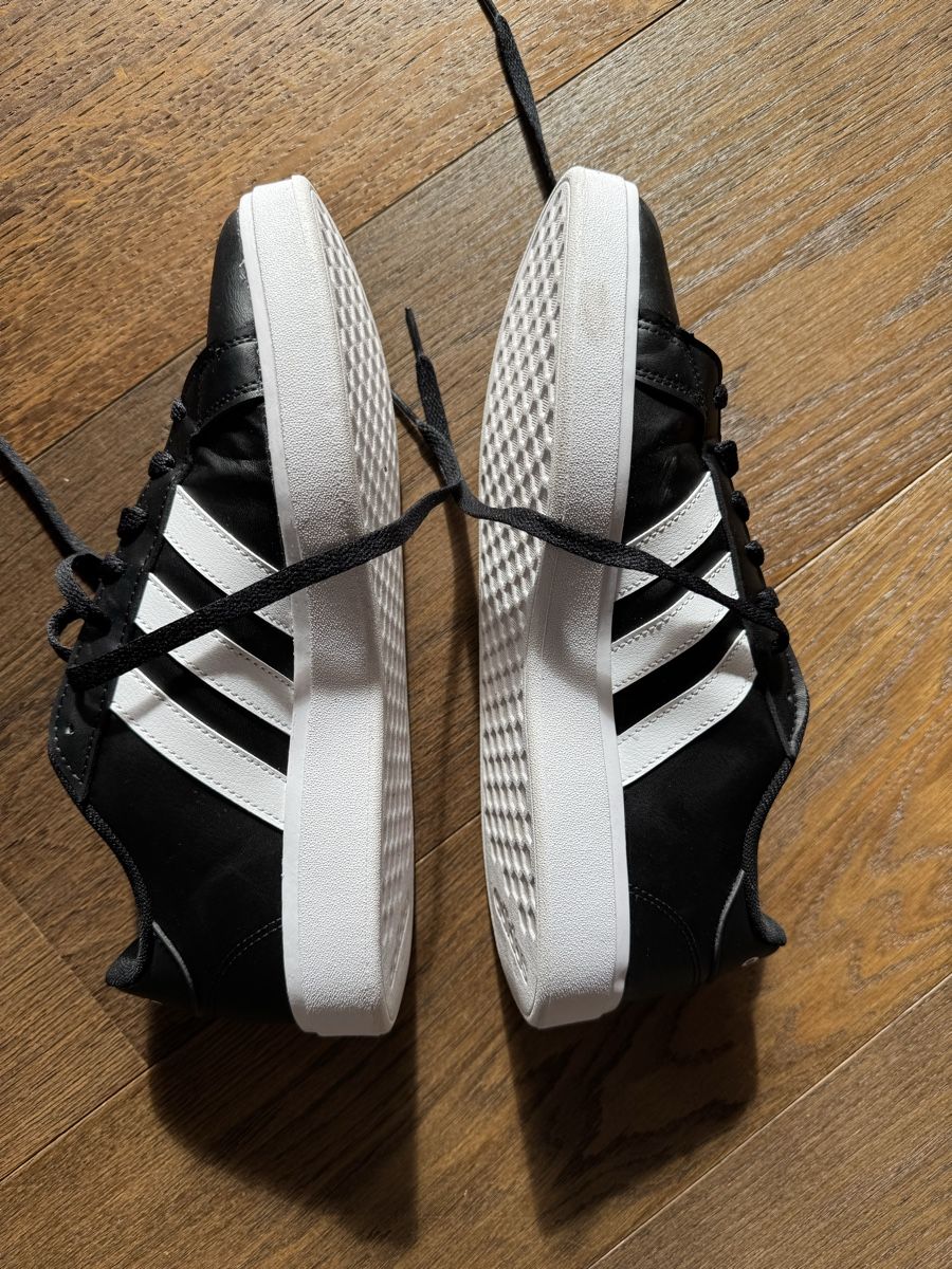 Adidas Scarpe da uomo: Adidas schwarze Schuhe 42.5 – Usato da Felben Wellhausen venduto da Greuter 1