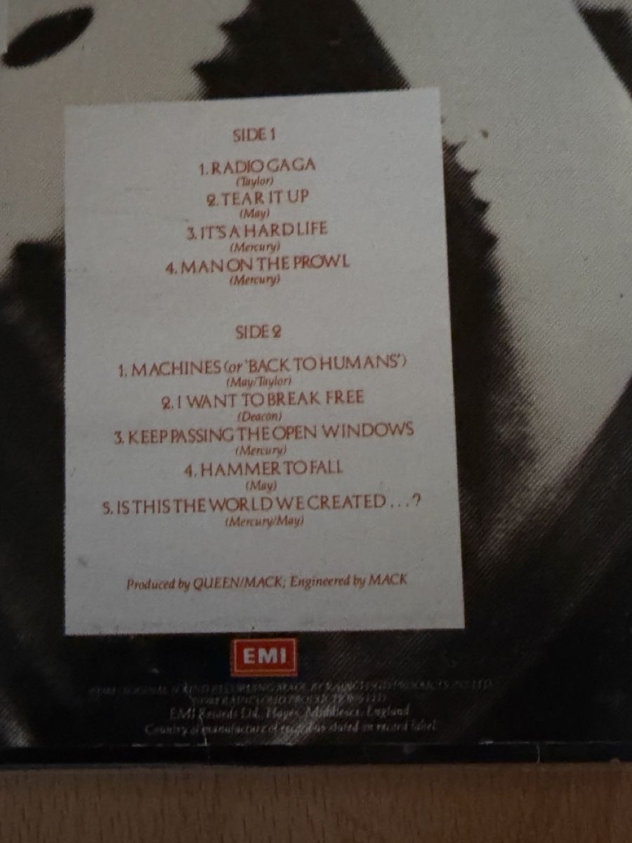 Dischi in vinile: Queen Vinyl Sammlung 6 LPs UK Original Press Set – Usato da Muttenz venduto da Petar777 3