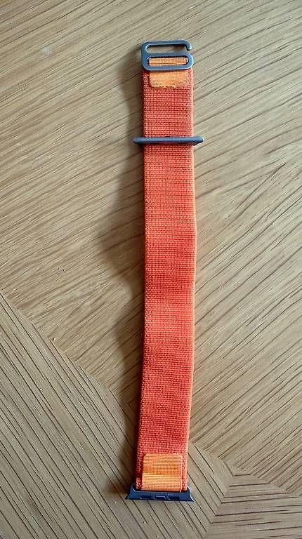 Apple Smartwatch: Alpine Loop ⌚️Apple Watch⌚️ in der Farbe orange – Gebraucht aus Basel von Boelleli69 1