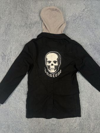 Schwarze Jacke Inscene mit Kapuze, Totenkopf, Grösse L