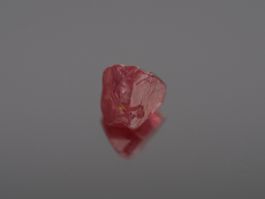 Ab 1CHF - Red/Pink Spinel (1 Rohstein) 0.99ct