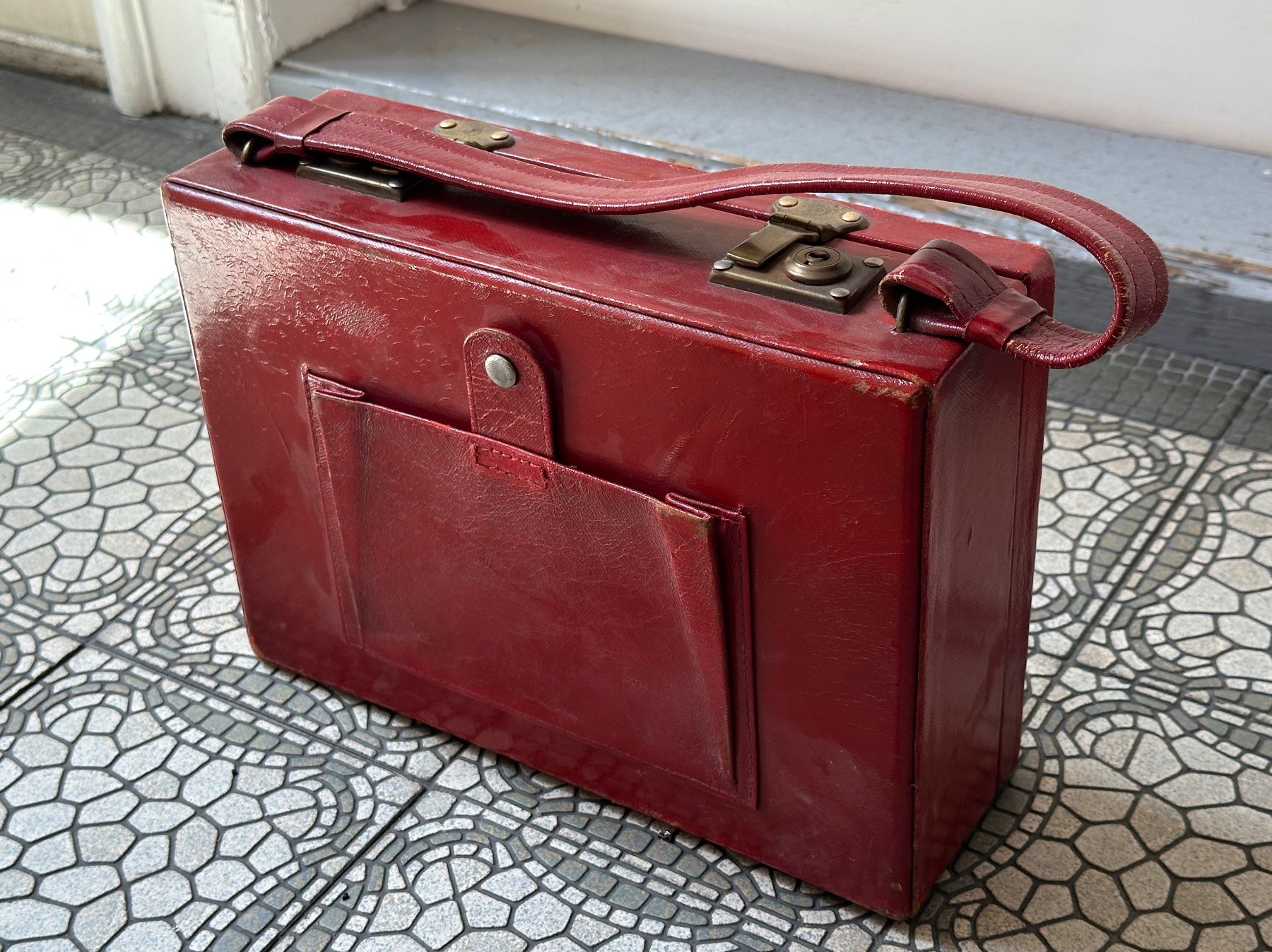 Valigie: Roter Leder Koffer von Fred Spillmann – Usato da Basel venduto da Trip_7