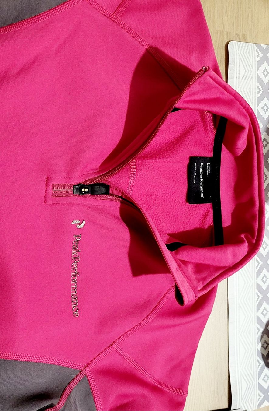 Peak Performance Tops: Haut technique PeakPerformance – Gebraucht aus Morges von Nella11 2