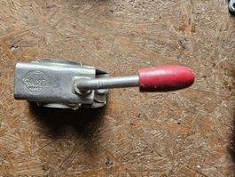 Halterung für ein Stützrad am Anhänger oder Wohnwagen