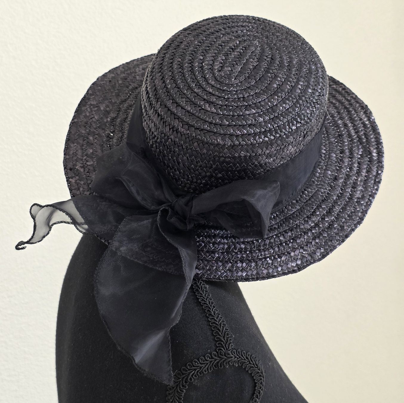 Copricapi, berretti & cappellini:  Wunderschönes Strohhut Damen schwarz mit Schleife  – Nuovo (secondo la descrizione) da Rheinsulz venduto da Gilea
