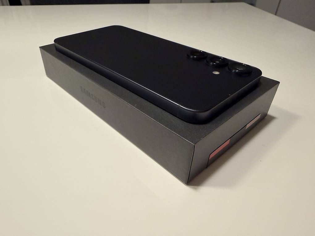 Telefoni cellulari / Smartphones: Samsung Galaxy S25+ Blueblack - 512 gb – Usato da Delémont venduto da Virus44 3
