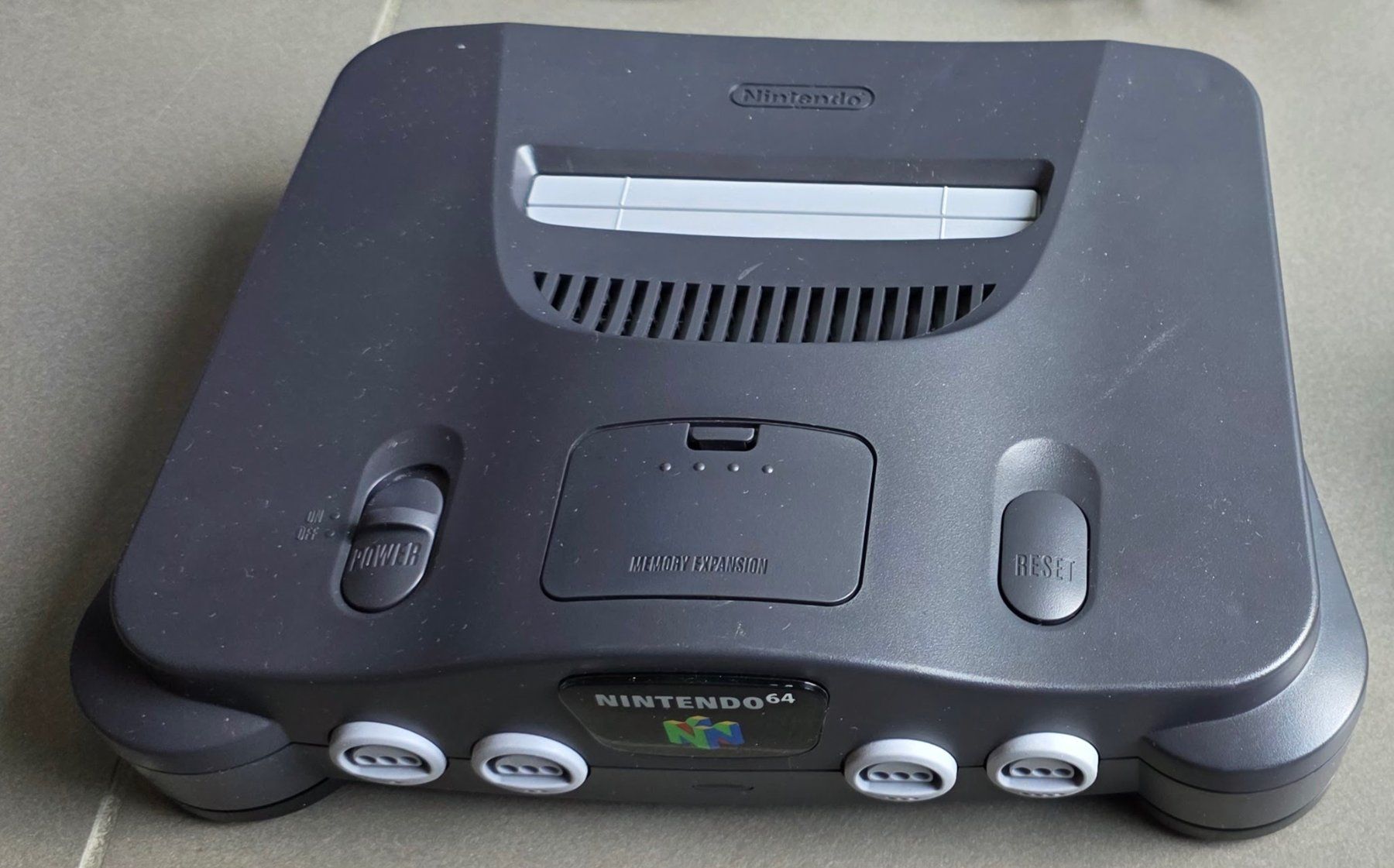 Nintendo Consoles: Nintendo 64 mit 2. Controller und 6 Spielen – D'occasion à Luzern par Newphyte 3