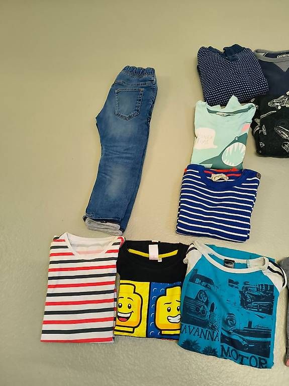 Lotti & Set di vestiti: Kleiderpacket grösse 116 122 ca. 40 Teile – Usato da Steinhausen venduto da surfero 4