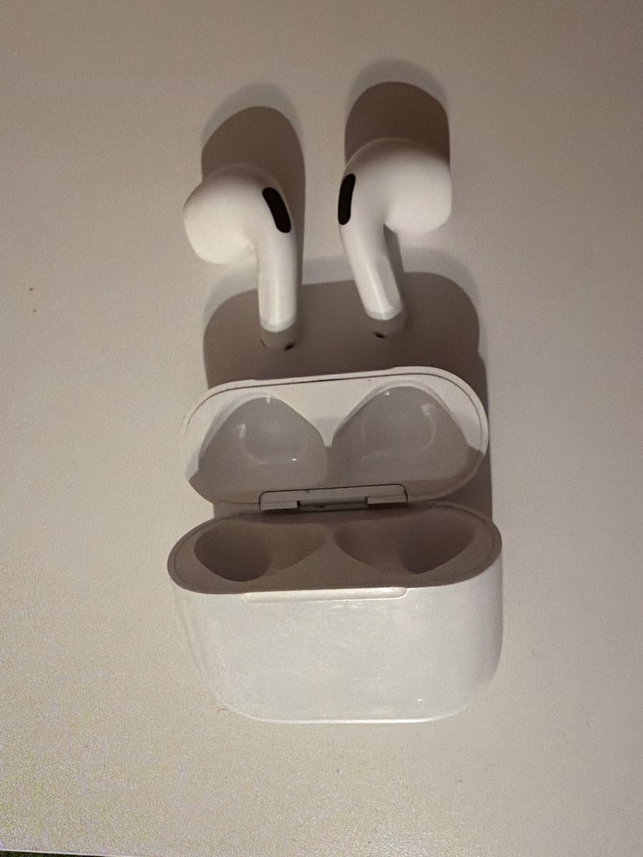 Apple Kopfhörer: Apple Airpods 4. Generation mit Anc – Gebraucht aus Dornach von John.999
