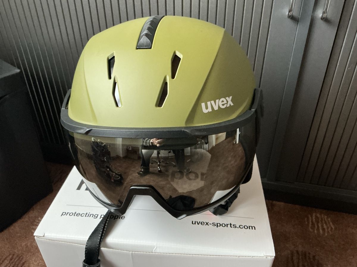 Uvex Caschi: Uvex Instinct Visor Skihelm Olive Matt, Grösse 59-61cm – Usato da Wängi venduto da Madella 1