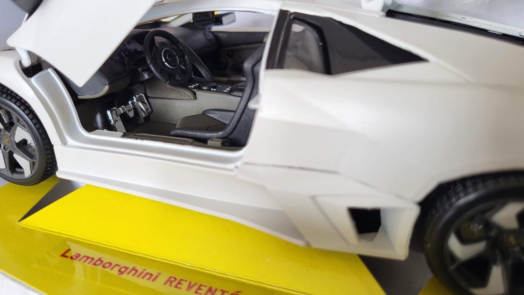 Bburago Modellini d'auto: Lamborghini Reventón 1:18 Bburago – Usato da Rothrist venduto da Juana5 3
