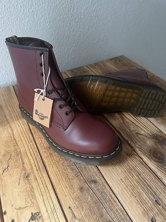 Scarpe da uomo: Dr. Martens 1460 "Cherry Red" EU 43,  Neu & OVP – Usato da Uttigen venduto da Masaniev 2