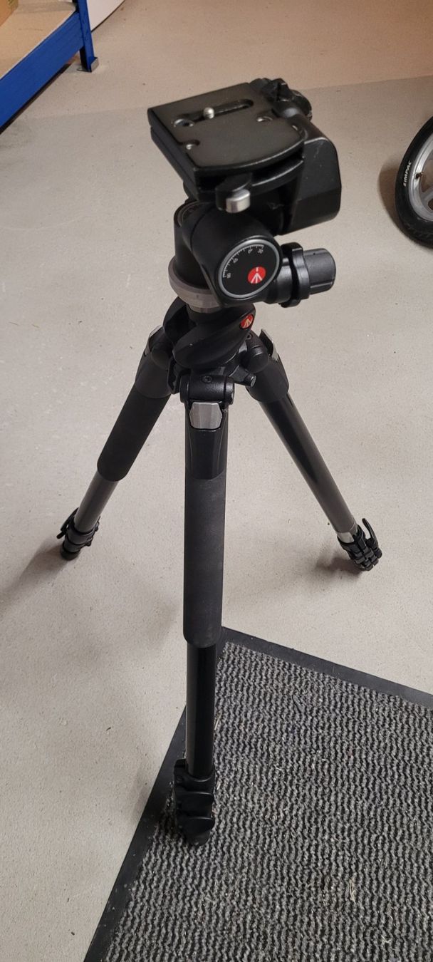 Manfrotto Treppiedi & Teste: Manfrotto Stativ, guter Zustand – Usato da Brittnau venduto da fra_6k66 1