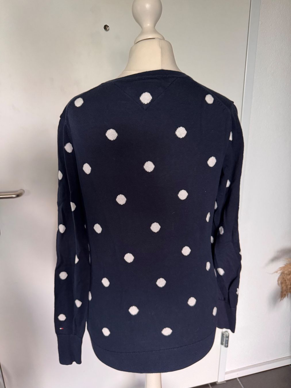 Tommy Hilfiger Maglioni & Felpe: Schöner Tommy Hilfiger Pullover dunkelblau gepunktet – Usato da Rothrist venduto da Fondgruebe 2