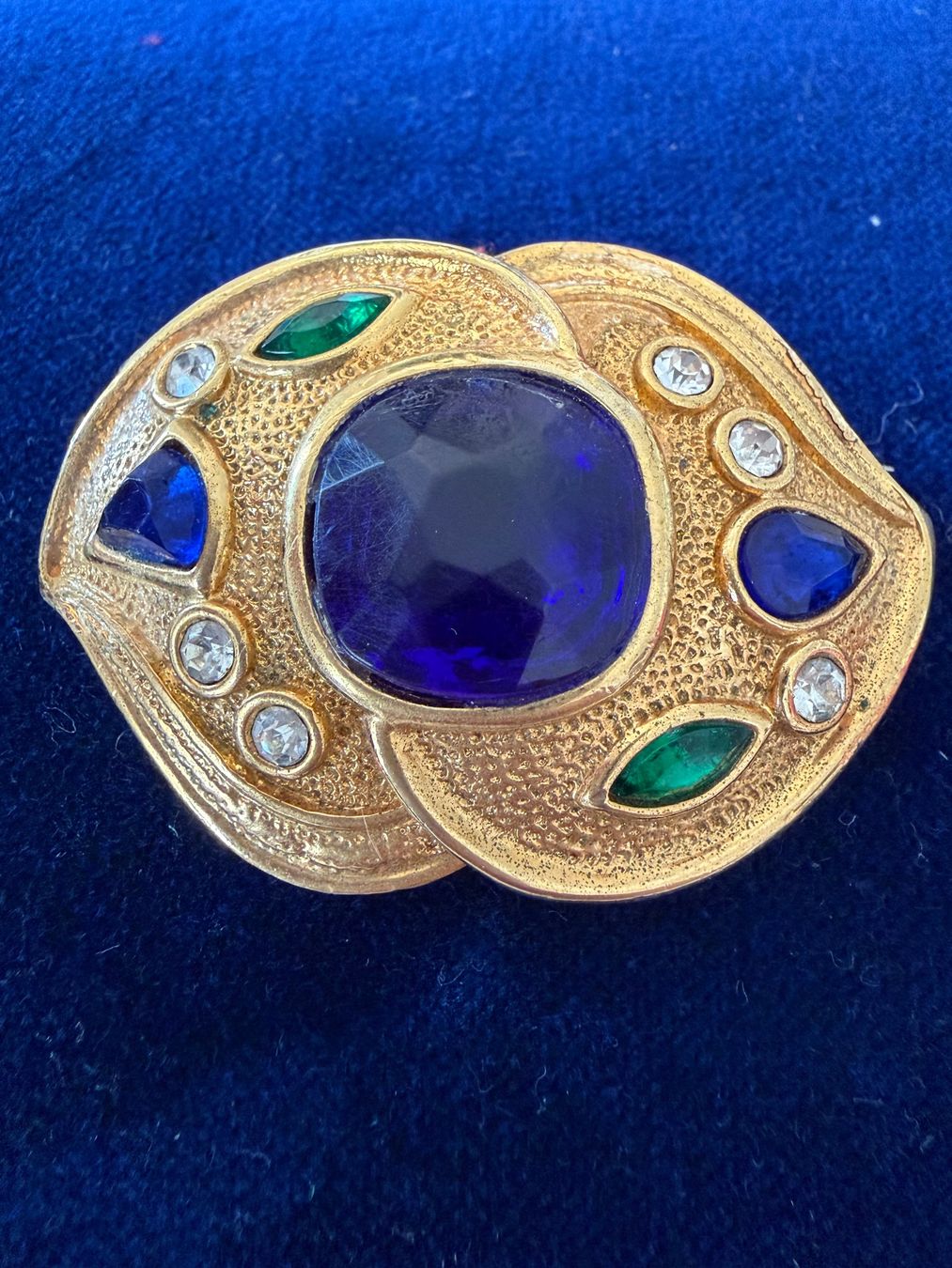 Broschen & Nadeln: Vintage Statement Brosche Goldfarben Blau Gripoix St – Gebraucht aus Walchwil von Maxana