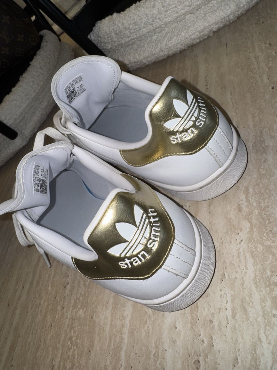 Adidas Scarpe da uomo: Baskets Adidas Stan Smith édition limitée  – Nuovo (secondo la descrizione) da Plan-les-Ouates venduto da mayssa_agati