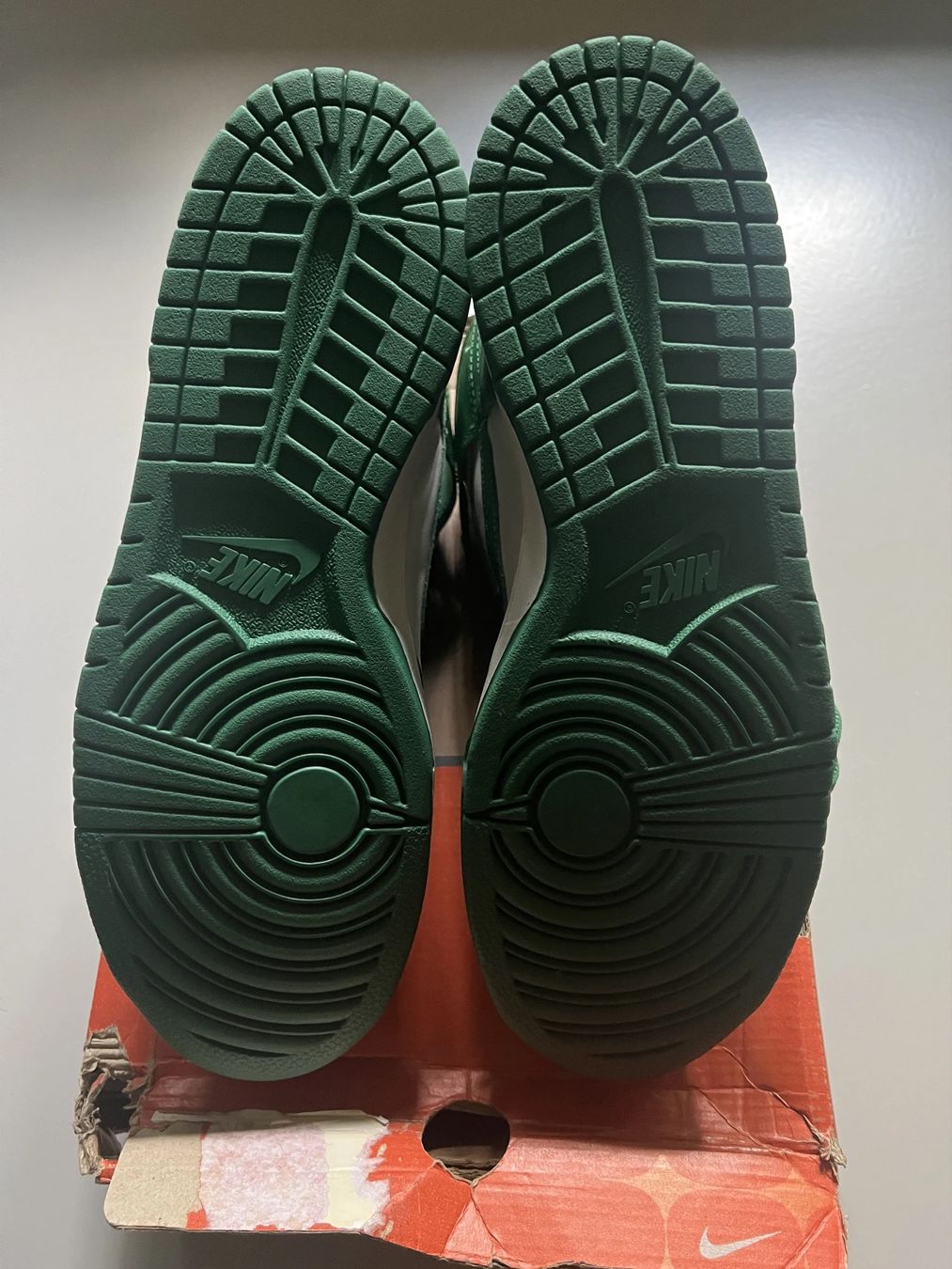 Nike Scarpe da uomo: Nike Dunk High "Celtics" 2002 - EU 46 – Nuovo e nell'imballaggio originale da Bern venduto da ElevenFive 4