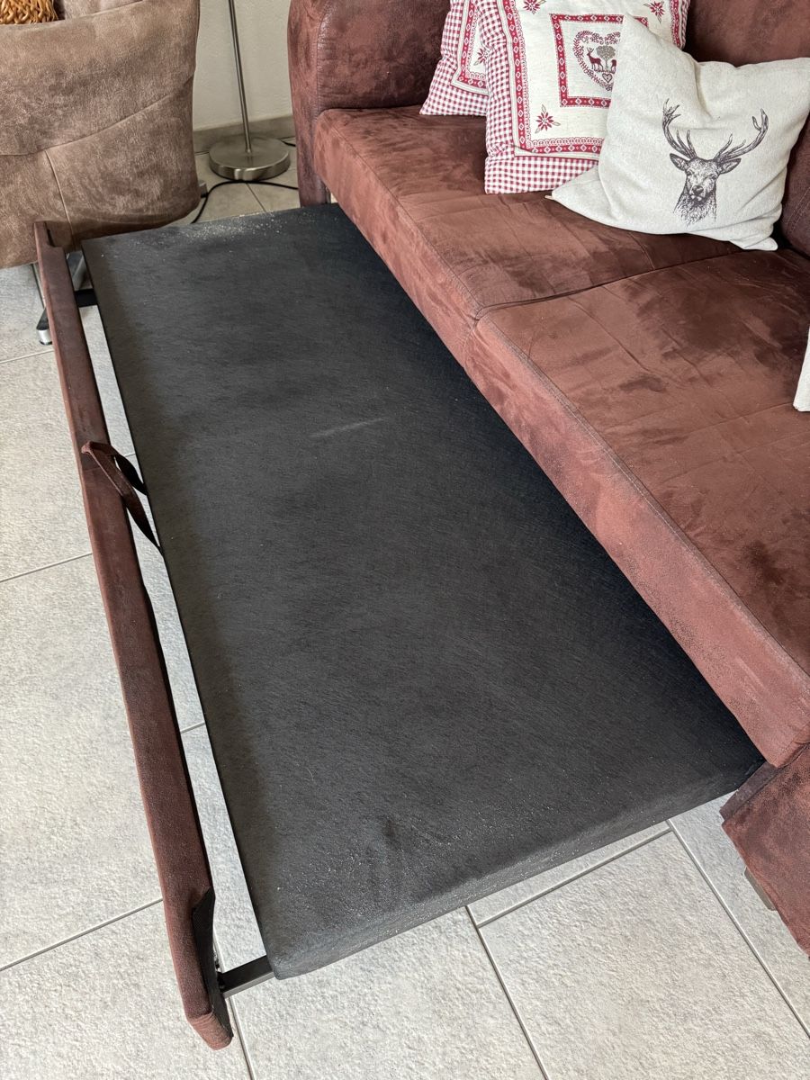 Conforama Divani: Sofa braun mit Schlaffunktion gebraucht – Usato da Albligen venduto da Harmonika55 1