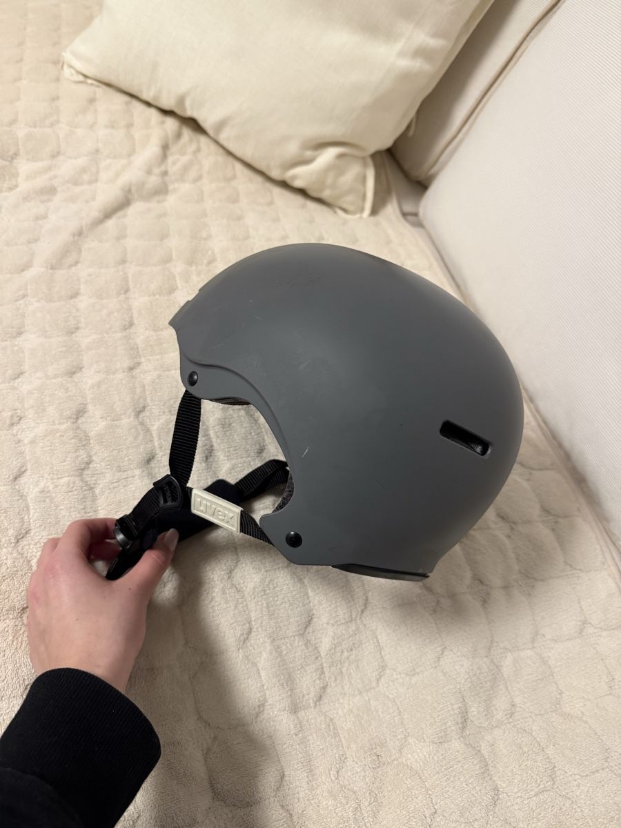Uvex Caschi: Casque de ski Uvex, taille 55-59 cm – Usato da Les Avanchets venduto da NR07 1