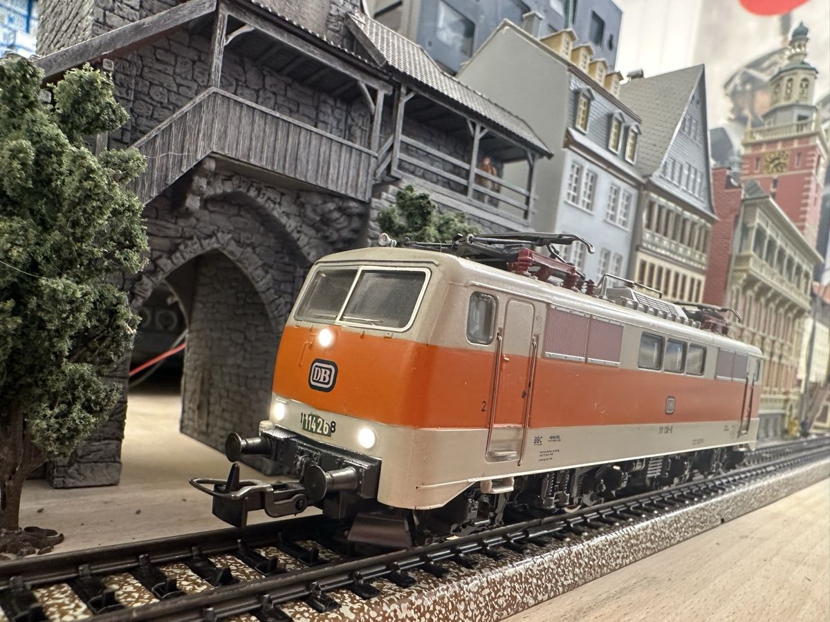 Märklin Modellini di ferrovie: Märklin 3155 DB BR 111 – Usato da Lupsingen venduto da New-Haven