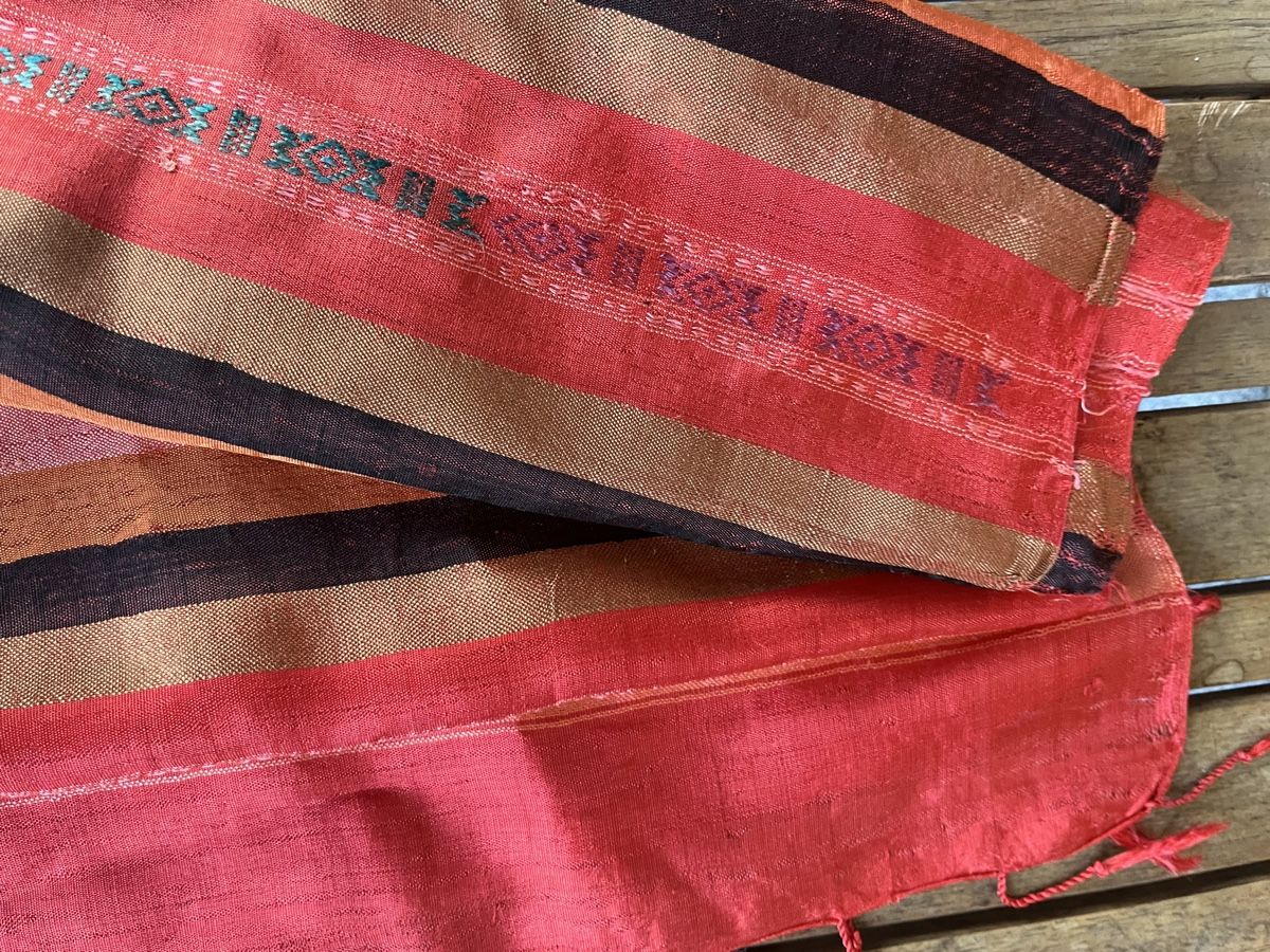 Foulard & Sciarpe: sehr feines Seidentuch, starke Farbe – Usato da Wila venduto da Fritz-Wila 2