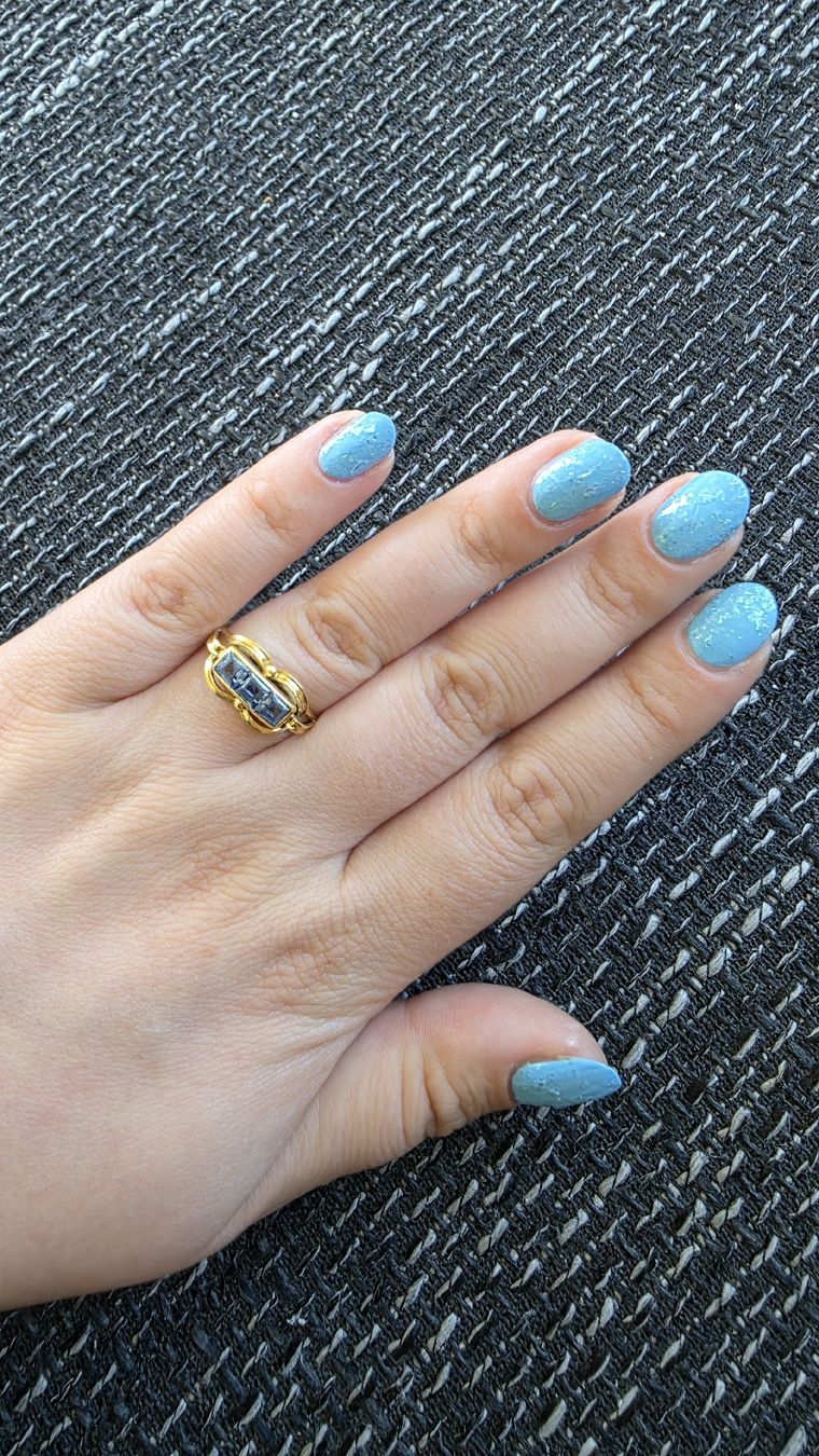 Anelli: Goldiger Ring mit blauen Steinen – Usato da Basel venduto da abo_xbd2