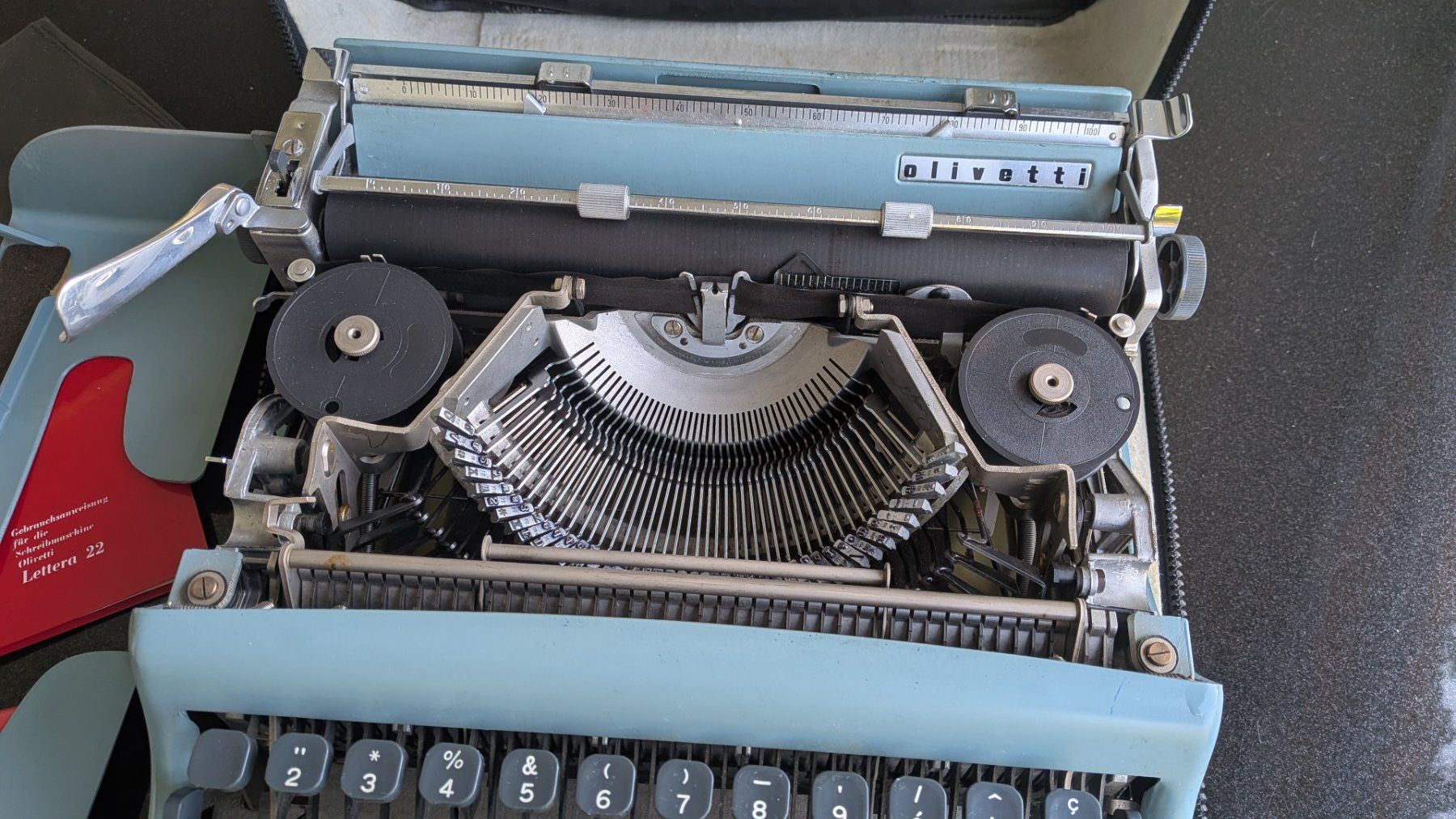 Olivetti Machines à écrire: Olivetti Lettera 22 mit Originalkoffer – D'occasion à Schwerzenbach par Woody1 2