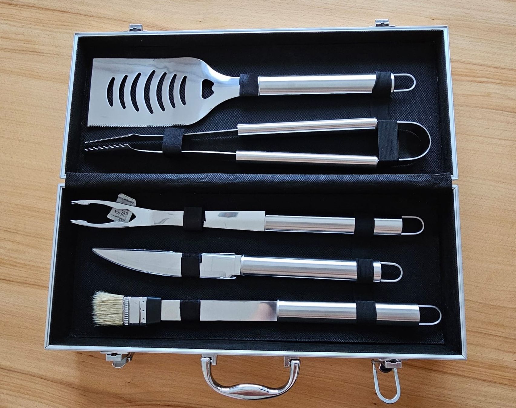 Set di posate: Grillbesteck BBQ Set 5-teilig in Alu-Koffer – Nuovo e nell'imballaggio originale da Balterswil venduto da Sp1007