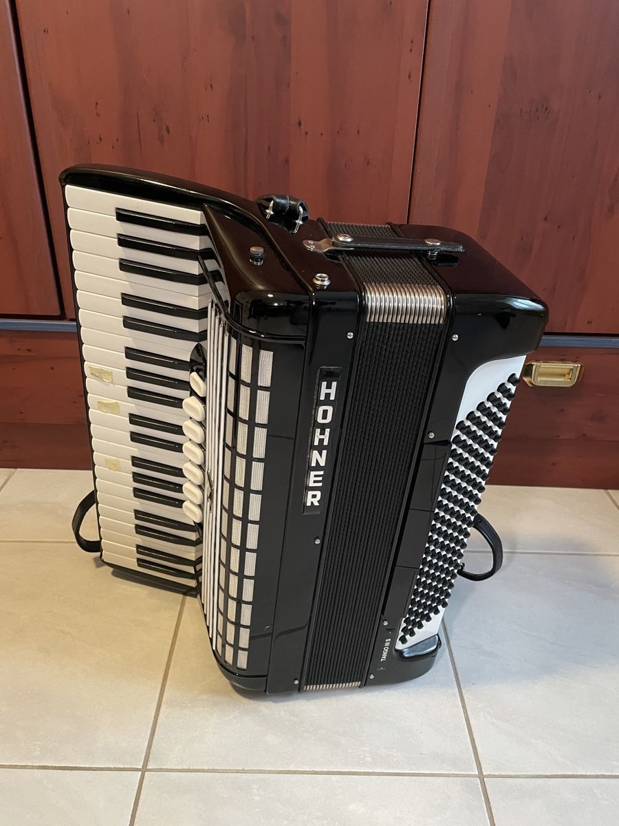 Hohner Musikinstrumente: HOHNER Handorgel – Gebraucht aus Stans von Capstan 5