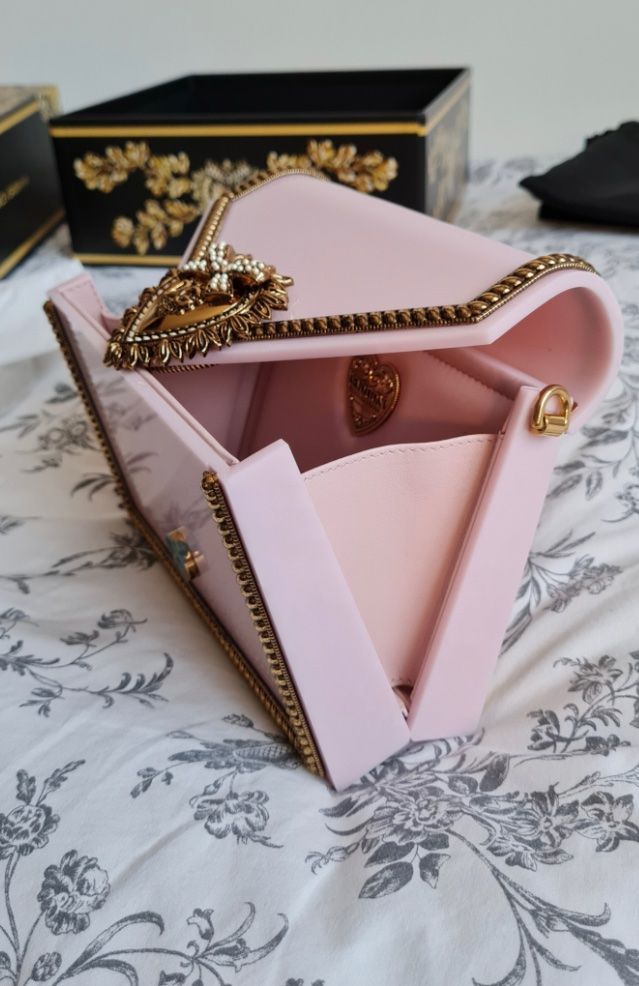 Dolce & Gabbana Borse da donna: Dolce & Gabbana Devotion Embellished Resin Shoulder Bag Pink – Nuovo (secondo la descrizione) da Frauenfeld venduto da Vanityroom 2