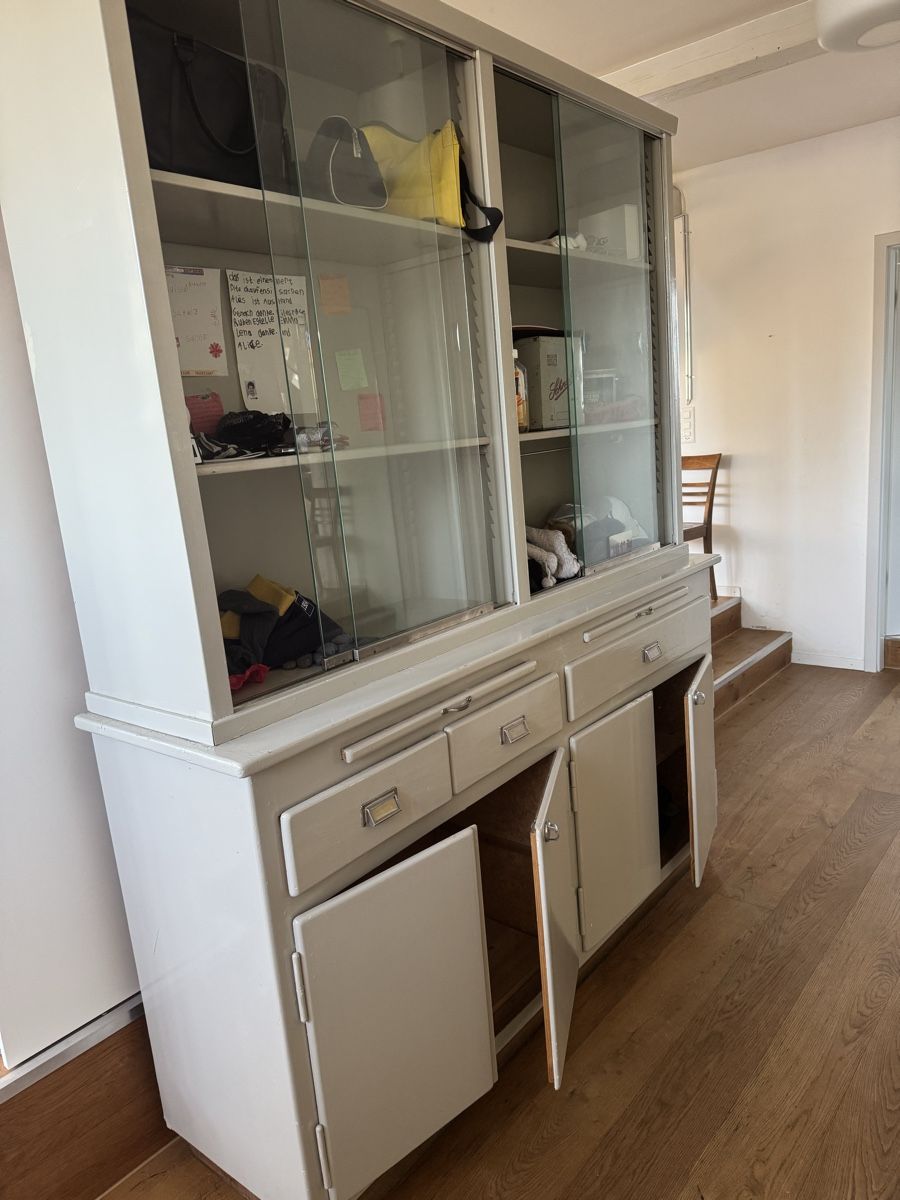 Büffets: Buffet mit Glasfront und Schubladen grau – Gebraucht aus Wald/ZH von spandau723 1
