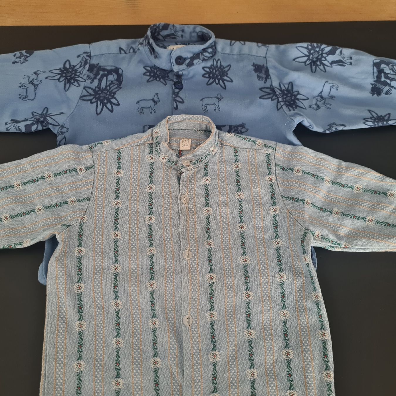 Lotti & Set di vestiti: 2 Edelweiß Hemden Gr. 92 – Usato da Steinen venduto da turbogeiss99 1