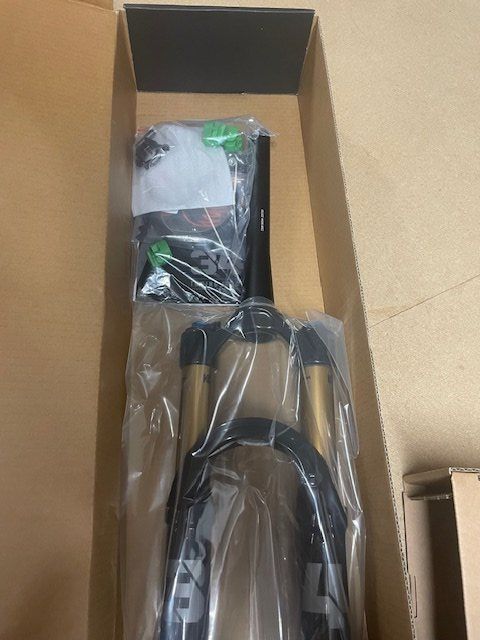 Fox Ersatzteile: A vendre fourche Fox 29" neuve model 34 FIT4 – Neu und originalverpackt aus Aigle von rou_v75x 1