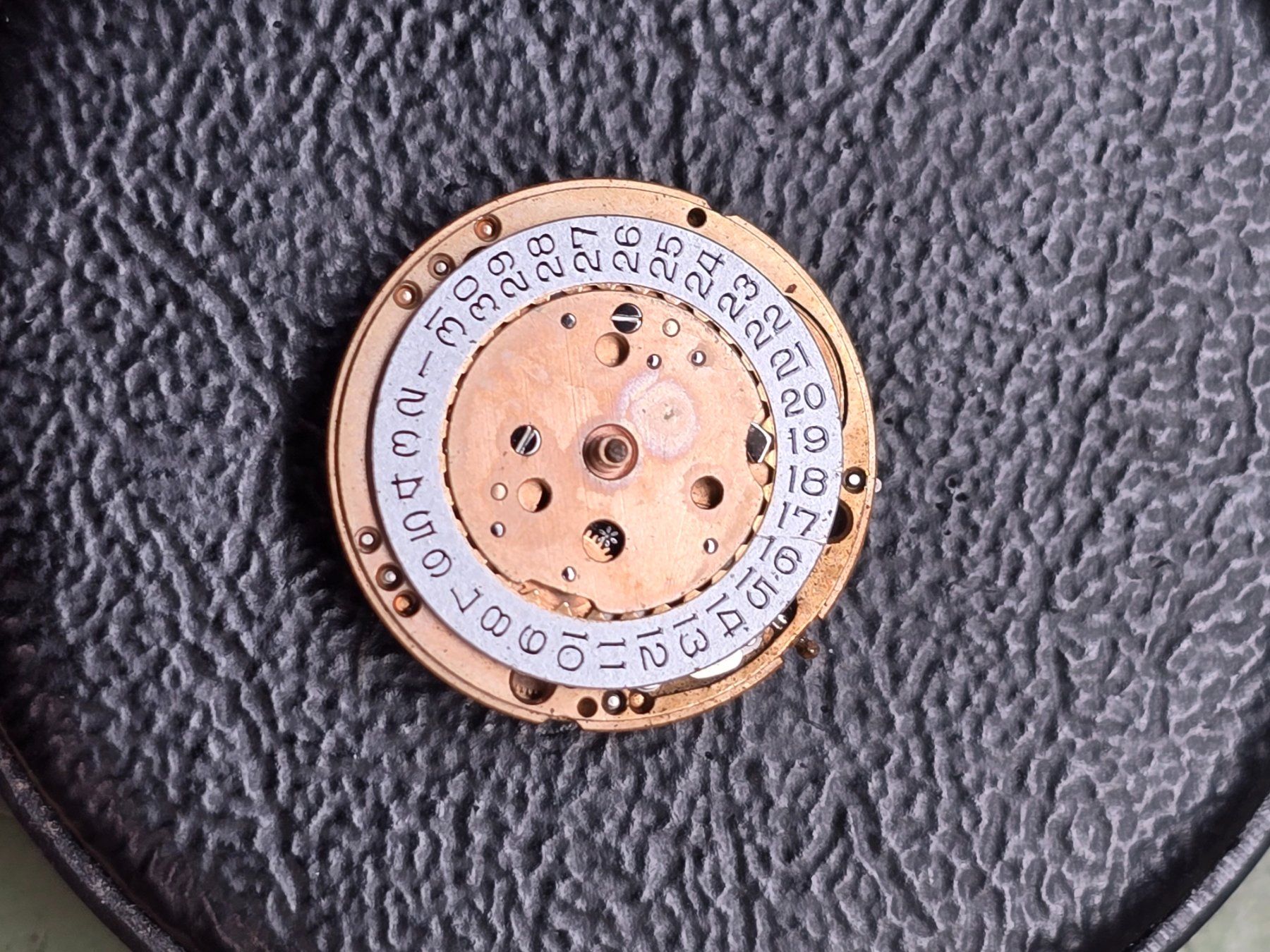 Omega Montres: Mouvement Omega 684 pour pièces. – Défectueux à Tramelan par Nirdan