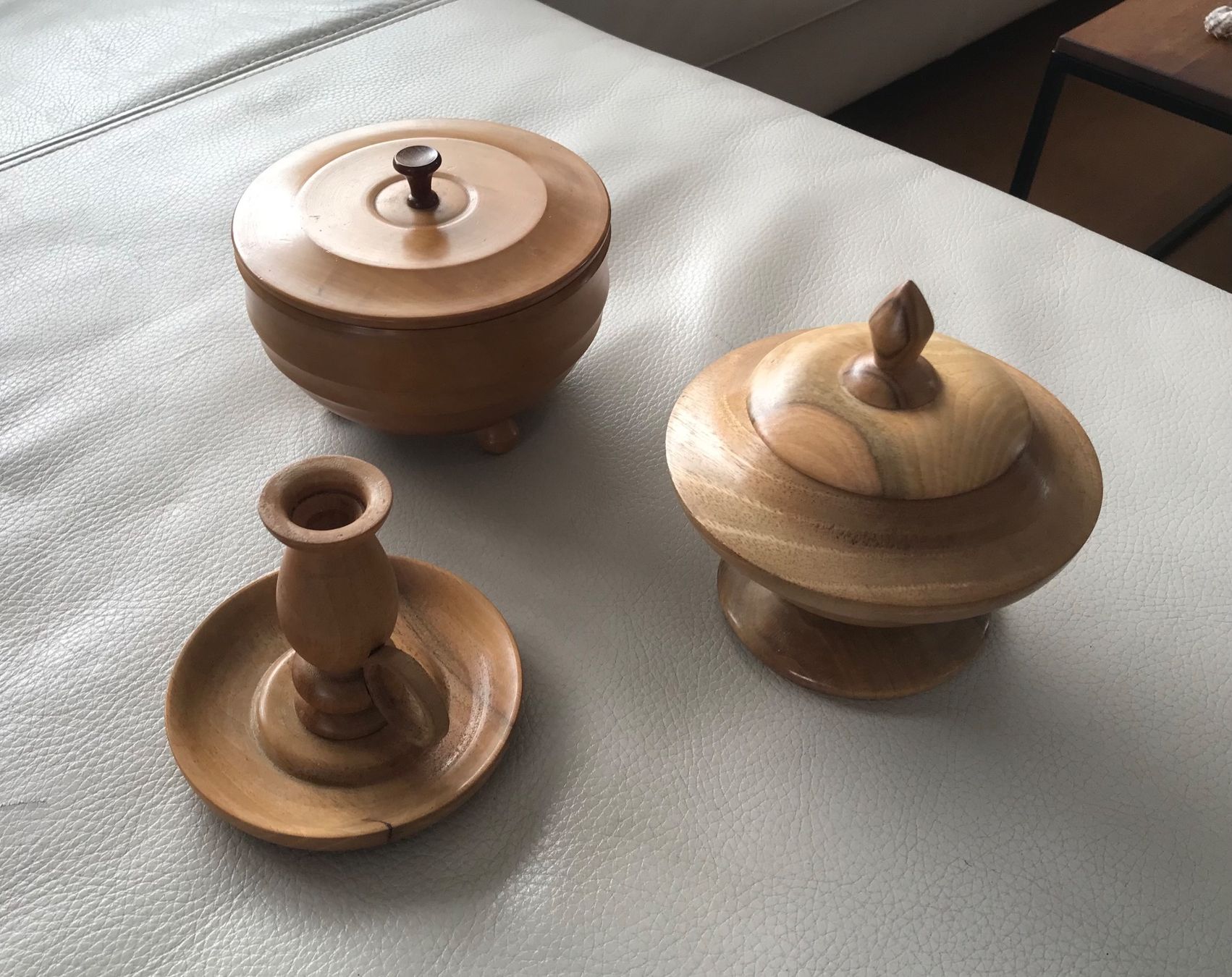 Toutes les décorations: Holz-Set: Dose, Schale mit Deckel und Kerzenständer – D'occasion à Hittnau par Noppi 3