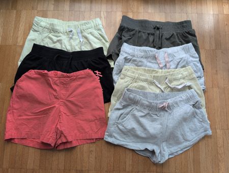 7 Kinder Shorts Grösse 146 gebrauchter Zustand