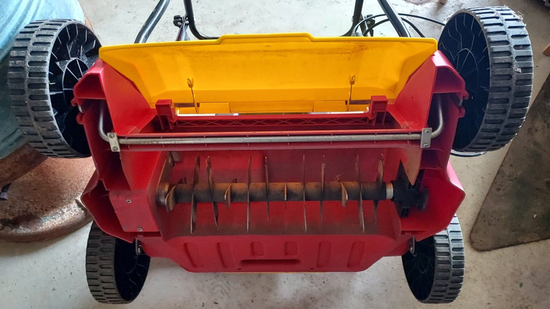 Wolf Garten Bodenbearbeitungsgeräte: Elektro-Vertikutierer WOLF-Garten VA 346 E – Gebraucht aus Rothrist von  4