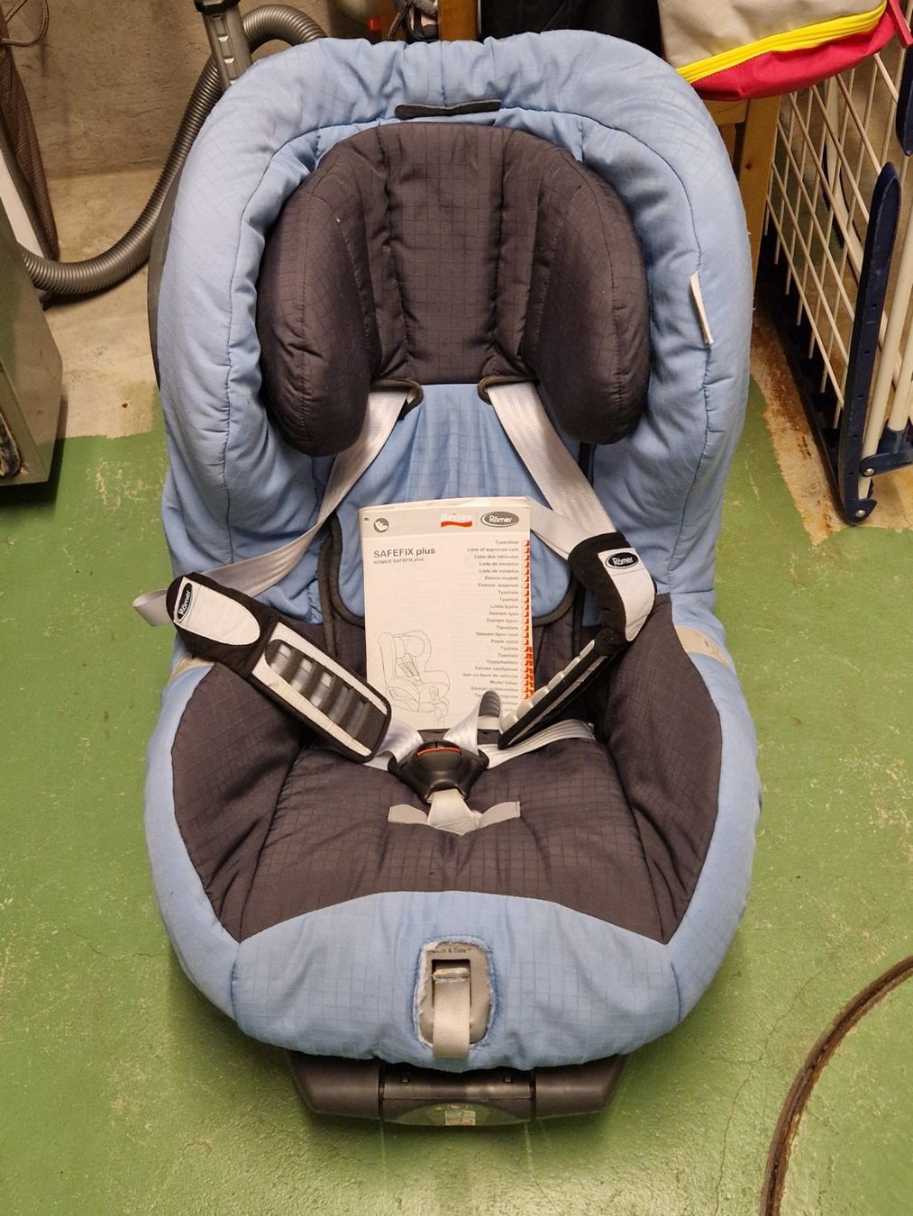 Britax Römer Auto-Kindersitze: Römer Safefix plus 9 - 18kg – Gebraucht aus Lausen von Xxxsupra