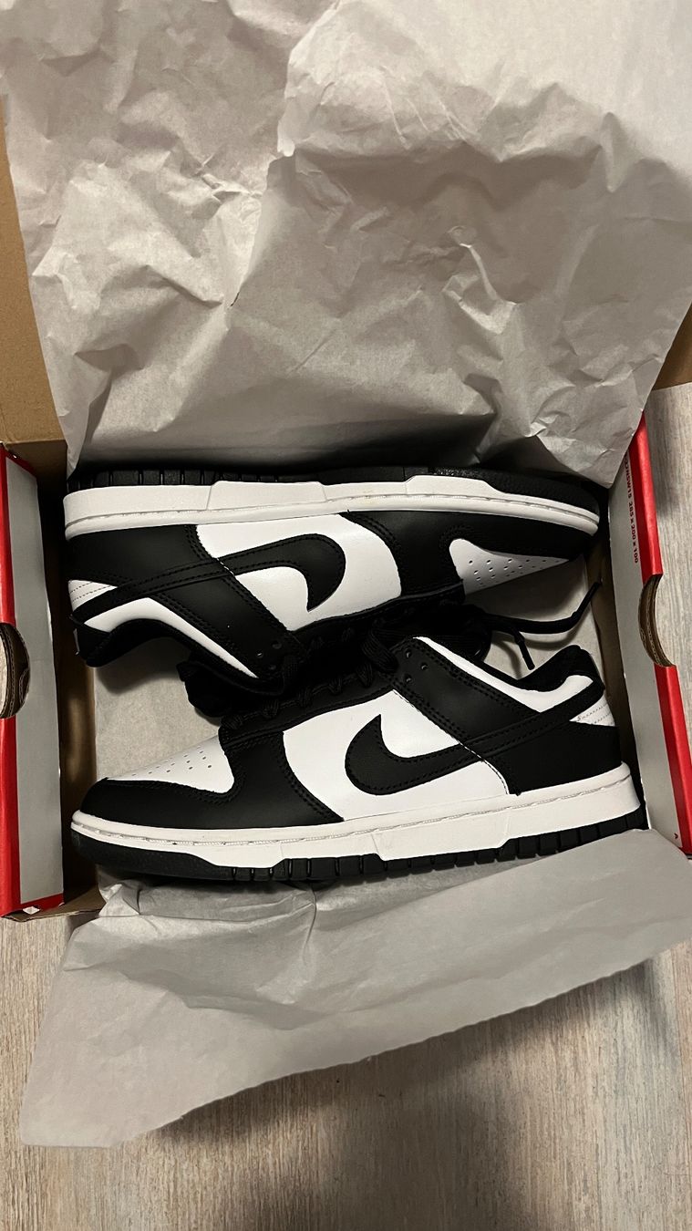 Nike Herrenschuhe: Nike Dunk Low Black White Panda, Gr.39 – Neu und originalverpackt aus Yverdon-les-Bains von drendrobates