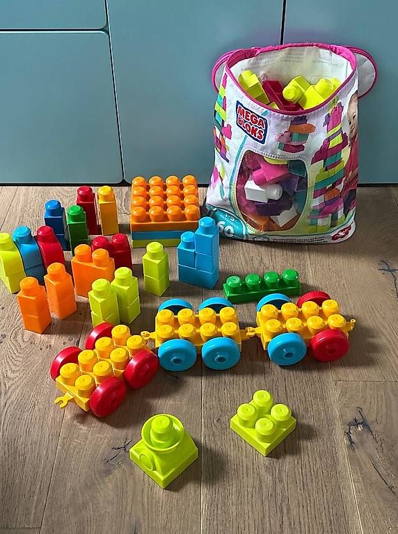 Spielzeuge: Mega Bloks verschiedene Farben - 102 Teile – Gebraucht aus Ebmatingen von Nibo2