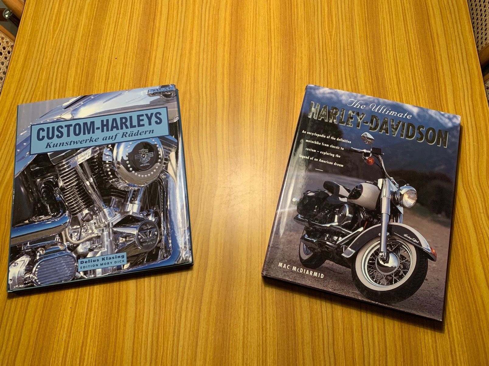 Libri: Harley Davidson Harley Custom Bücher Ultimate Harley Dina – Usato da Steffisburg venduto da smocky17 2
