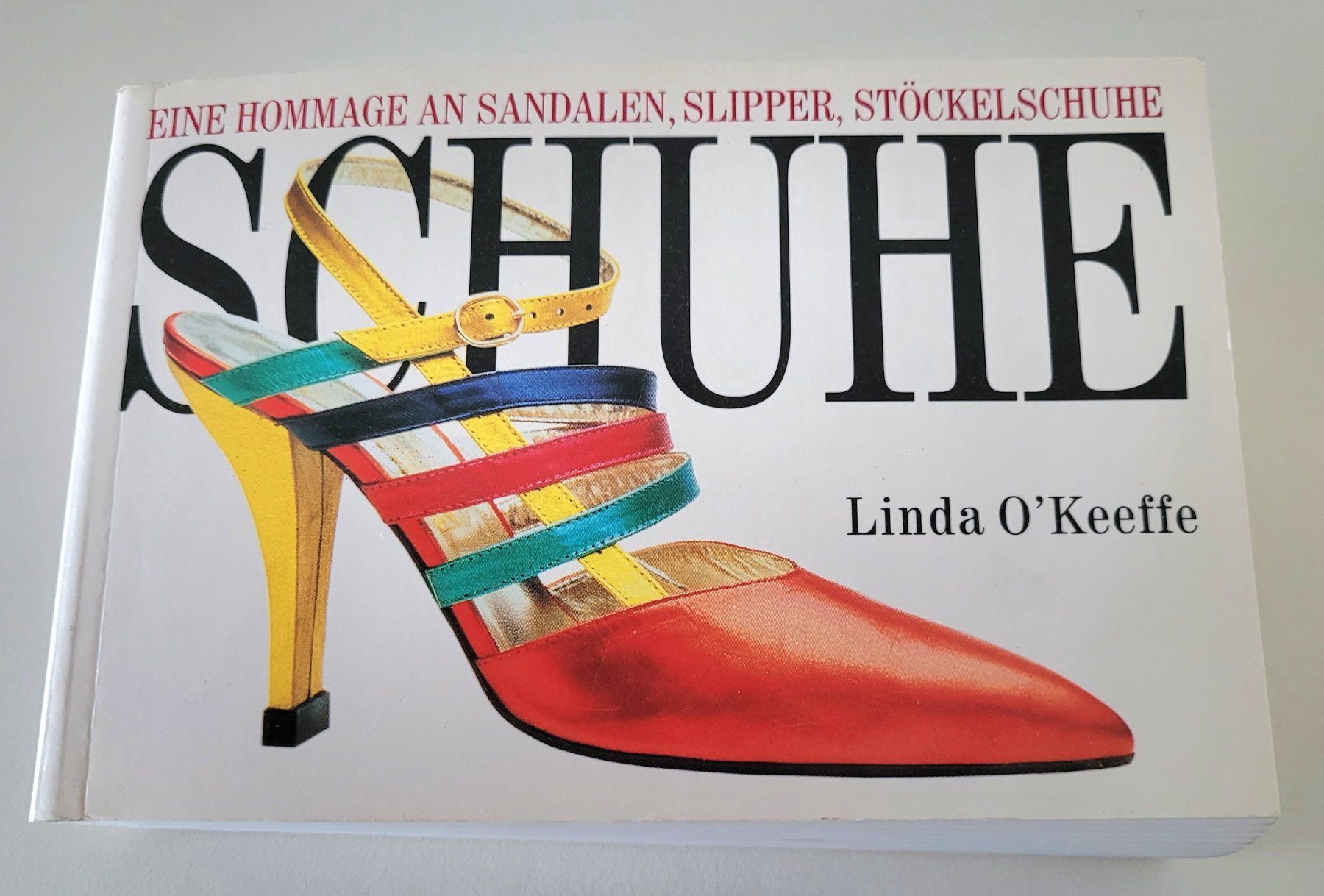Bücher: SCHUHE Eine Hommage... – Gebraucht aus Oberuzwil von rtr_wp6m
