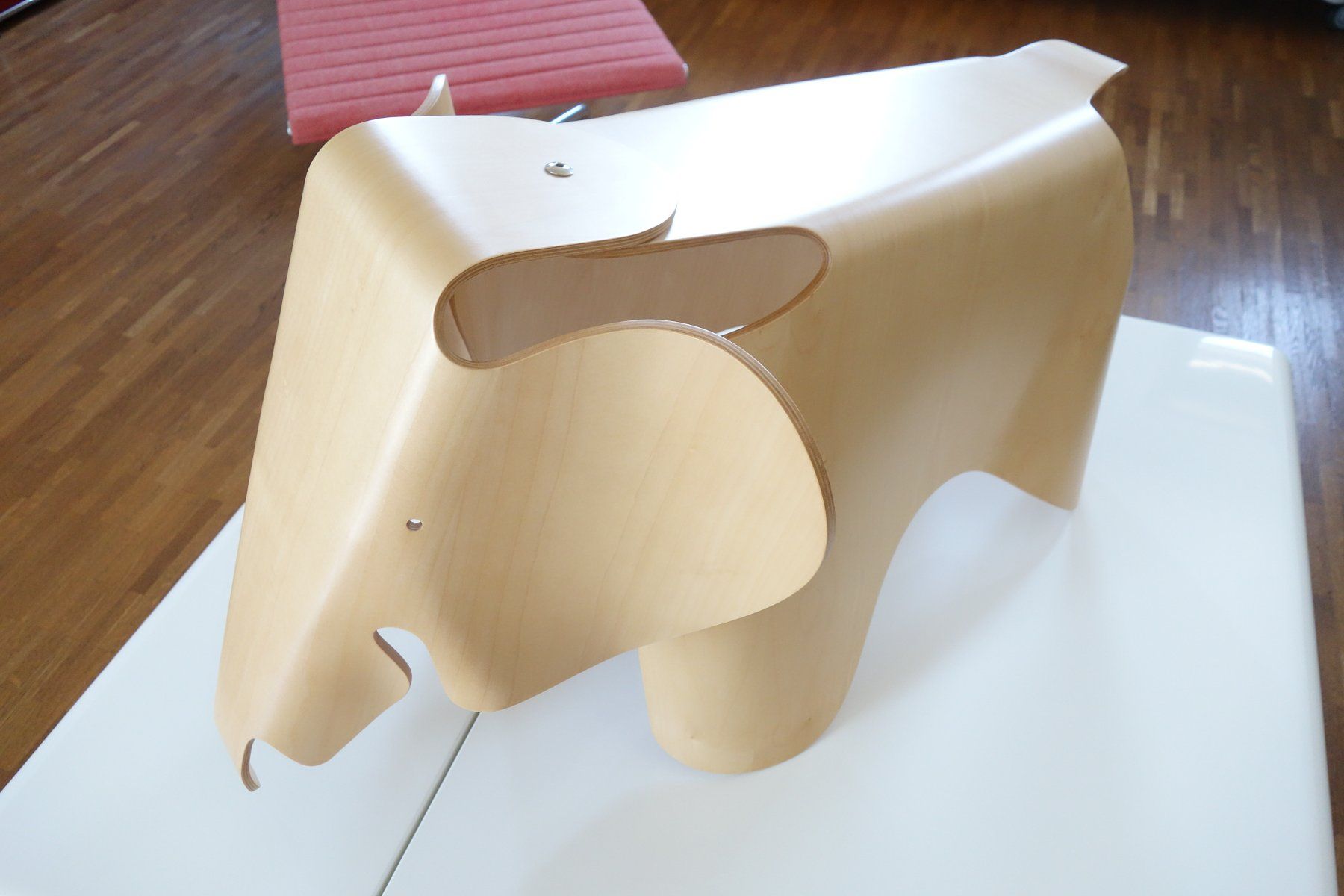 Vitra Statuette: Vitra Eames Plywood Elephant Anniversary Edition 2007 – Usato da St. Gallen venduto da 8201 1