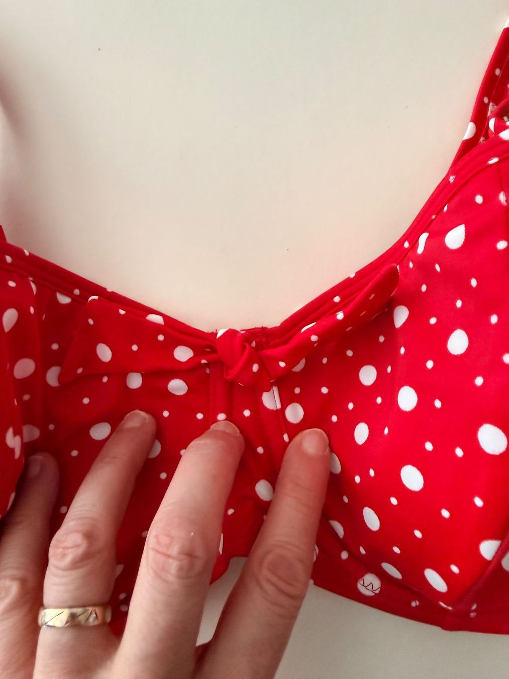 Costumi da bagno & Bikini: POUR MOI, Bikini-Top, Grösse 75E, Farbe Rot/Weiss getupft – Nuovo e nell'imballaggio originale da Rudolfstetten venduto da gst_g7xl 2